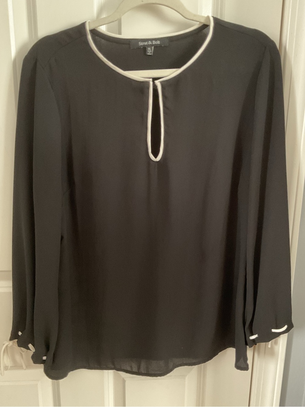 Bow black & white Women's blouse